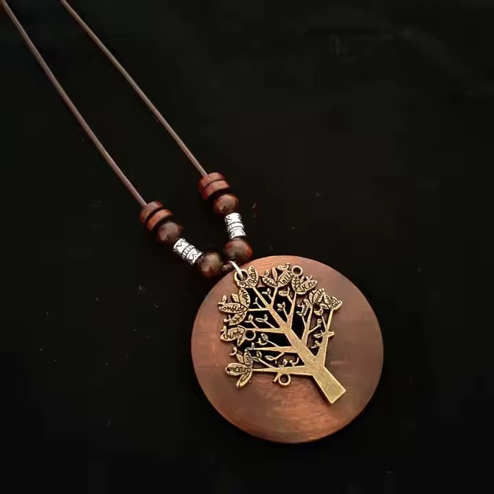 Collier ethnique bois et motif métal